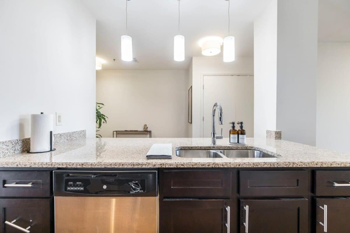 Apartment Sleek In Historic Dt